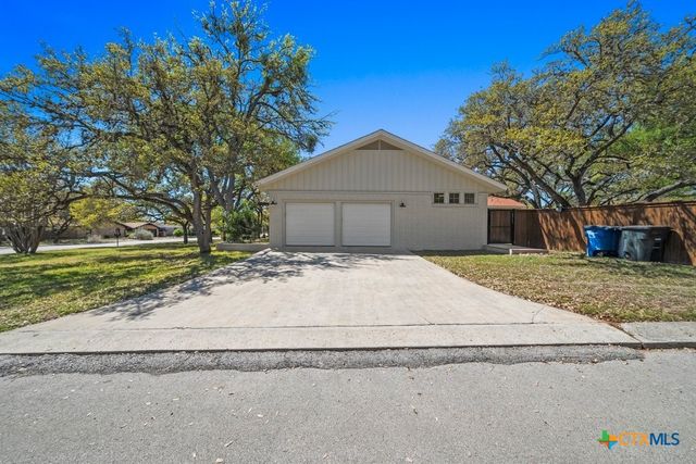 2 La Mesa Drive, New Braunfels, TX 78130