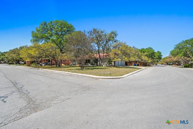 2 La Mesa Drive, New Braunfels, TX 78130