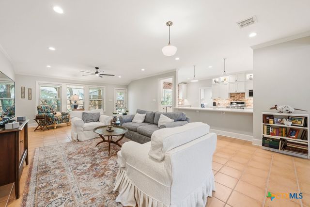 2 La Mesa Drive, New Braunfels, TX 78130