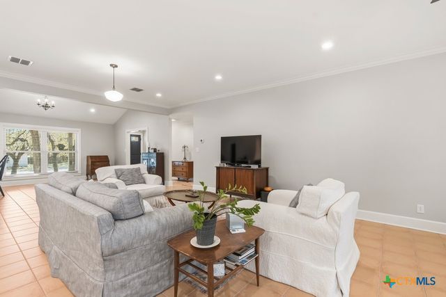 2 La Mesa Drive, New Braunfels, TX 78130