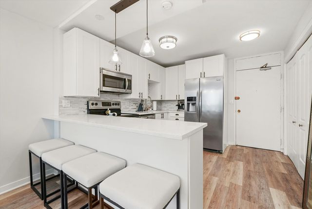 88 W Schiller Street 1405, Chicago, IL 60610