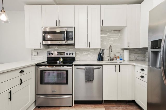 88 W Schiller Street 1405, Chicago, IL 60610