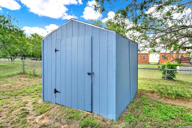 105 Pioneer Home, Seguin, TX 78155