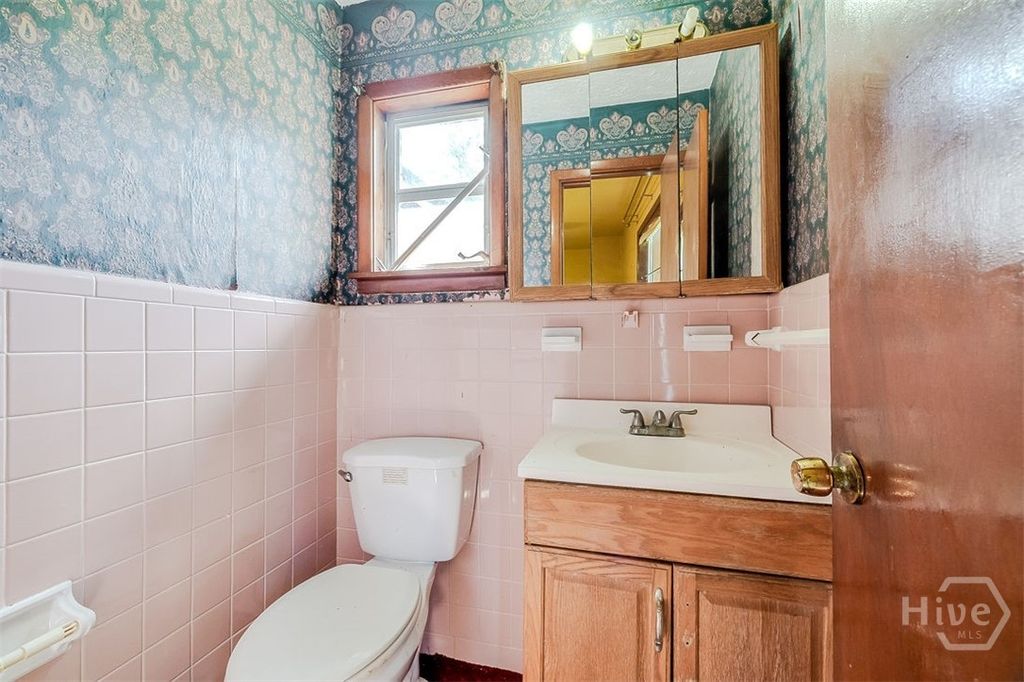 Image 18 of property listing at 1119 W 49th Street, Savannah, GA 31405