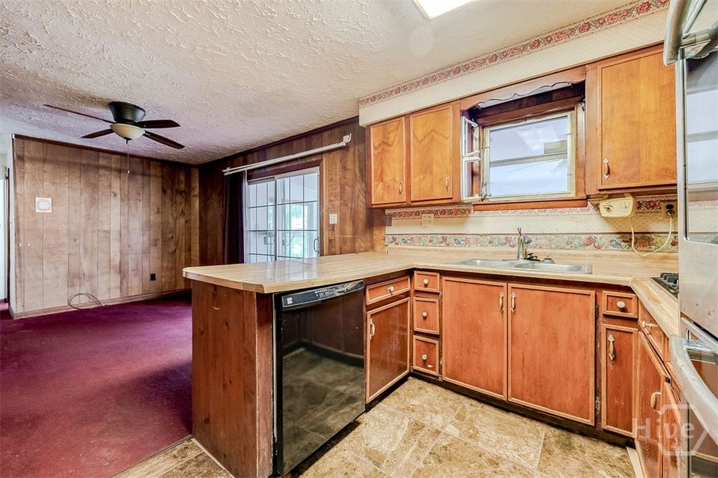 Image 7 of property listing at 1119 W 49th Street, Savannah, GA 31405