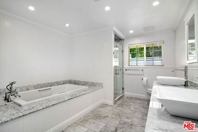 22960 Erwin Street, Woodland Hills (los Angeles), CA 91367