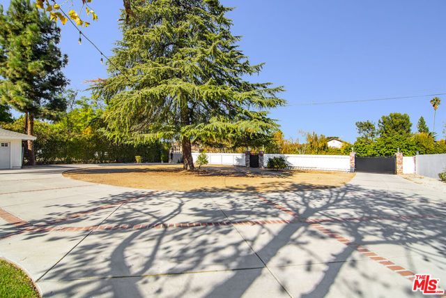 22960 Erwin Street, Woodland Hills (los Angeles), CA 91367