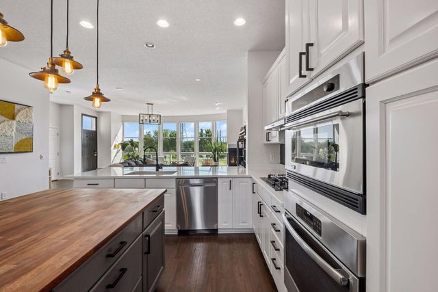2313 River Pointe Circle, Minneapolis, MN 55411