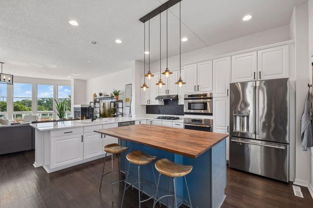 2313 River Pointe Circle, Minneapolis, MN 55411