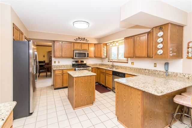 37155 Muirfield Drive, Livonia, MI 48152
