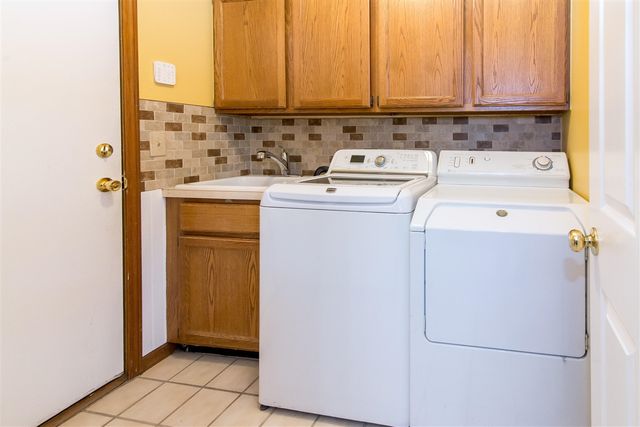 37155 Muirfield Drive, Livonia, MI 48152