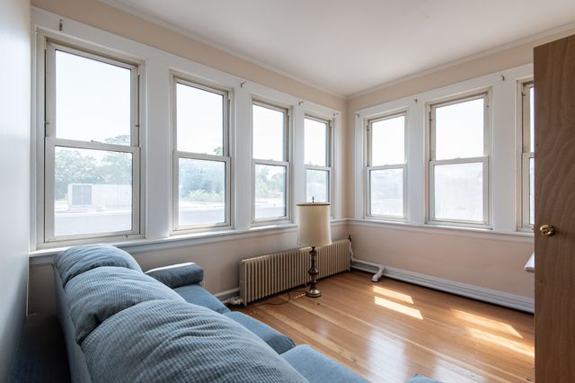 8725 S May Street, Chicago, IL 60620