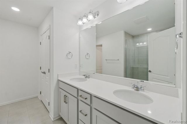 5567 East Spaniel Drive, Ann Arbor, MI 48108