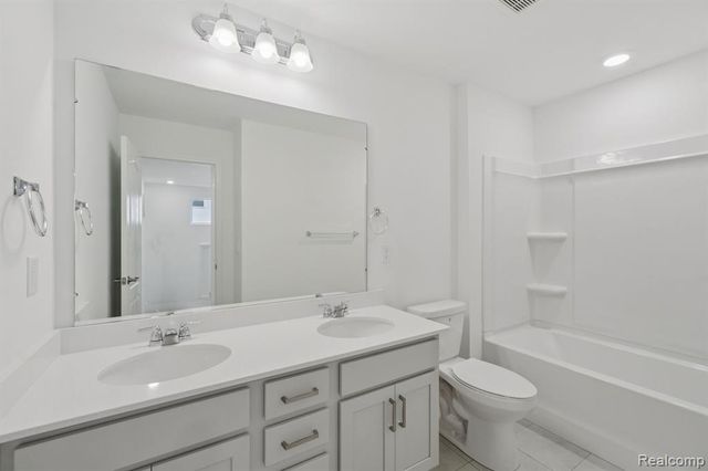 5567 East Spaniel Drive, Ann Arbor, MI 48108