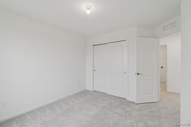 5567 East Spaniel Drive, Ann Arbor, MI 48108