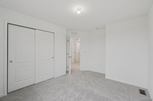 5567 East Spaniel Drive, Ann Arbor, MI 48108