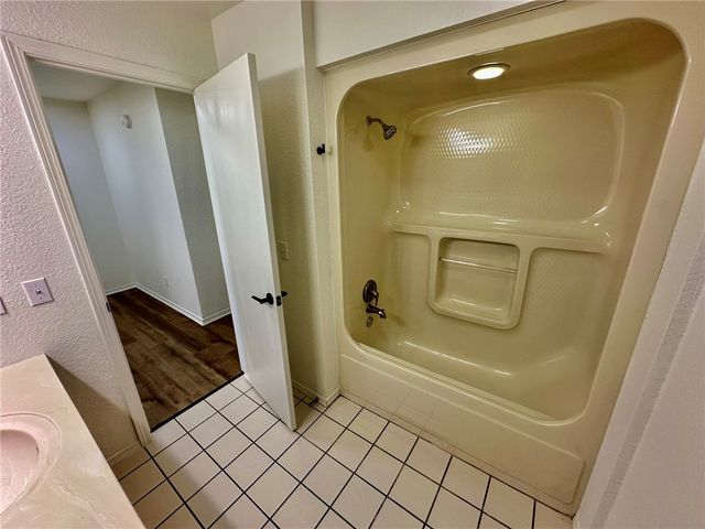 1242 SW Elm Tree Road, Bentonville, AR 72712