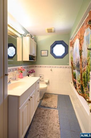 271 S Boulevard, Saddle Brook, NJ 07663