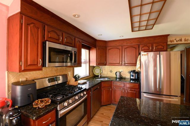 271 S Boulevard, Saddle Brook, NJ 07663