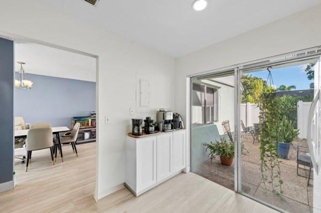 9302 SW 5th St B, Boca Raton, FL 33428