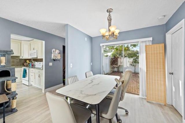 9302 SW 5th St B, Boca Raton, FL 33428