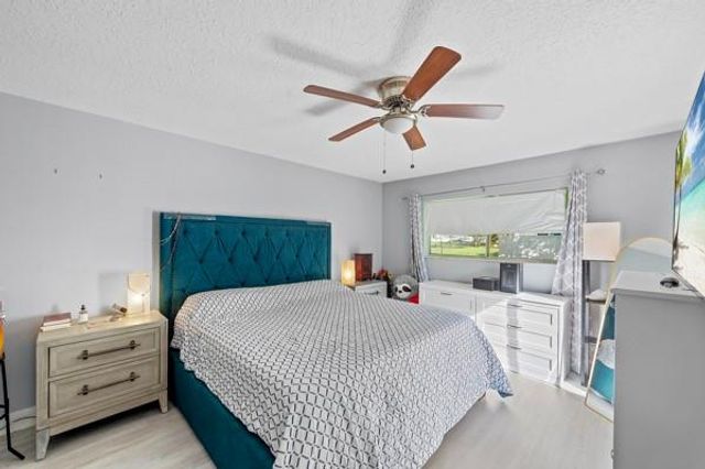 9302 SW 5th St B, Boca Raton, FL 33428