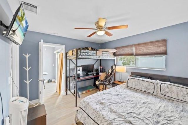 9302 SW 5th St B, Boca Raton, FL 33428