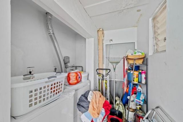 9302 SW 5th St B, Boca Raton, FL 33428