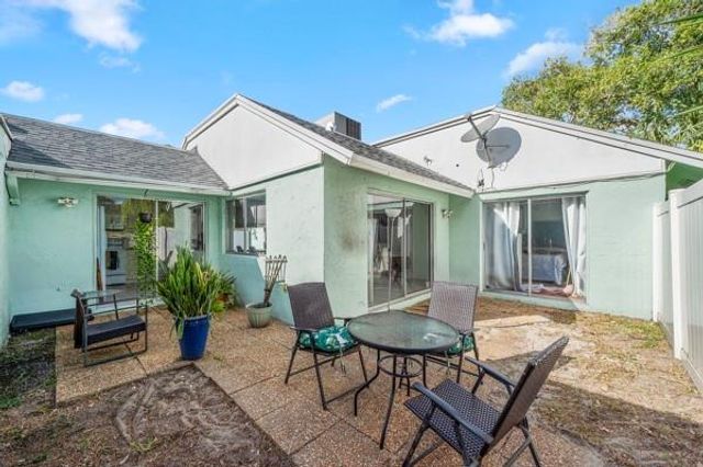 9302 SW 5th St B, Boca Raton, FL 33428