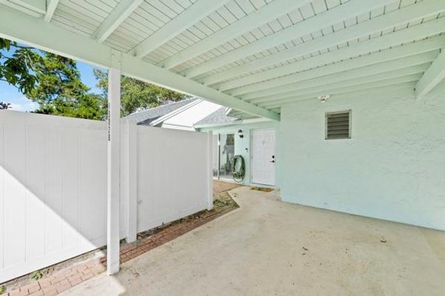 9302 SW 5th St B, Boca Raton, FL 33428