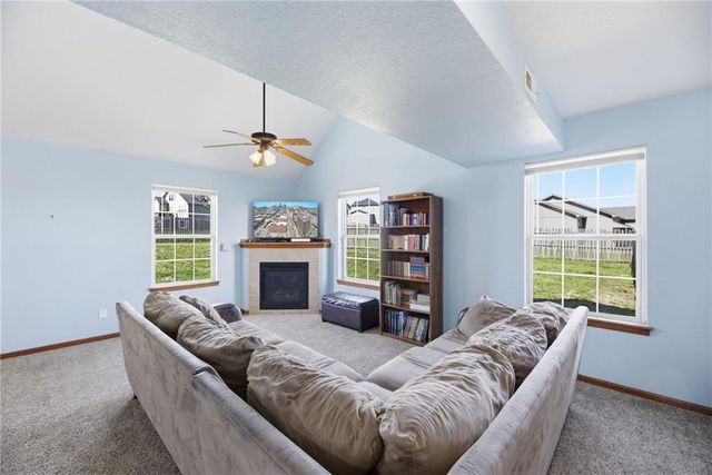 16820 Sheehan Road, Basehor, KS 66007
