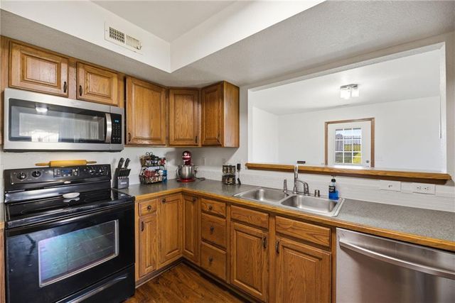 16820 Sheehan Road, Basehor, KS 66007