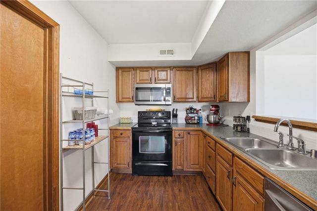 16820 Sheehan Road, Basehor, KS 66007