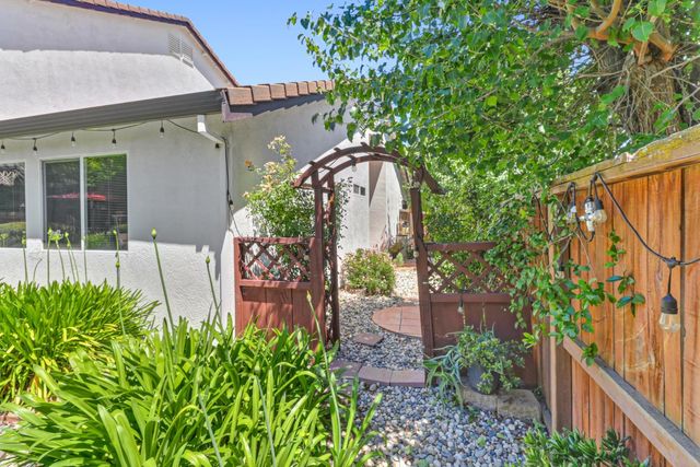5108 Percheron Dr, Elk Grove, CA 95757