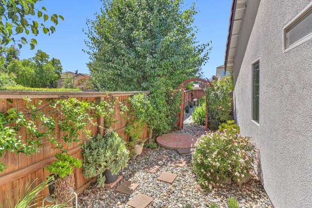 5108 Percheron Dr, Elk Grove, CA 95757
