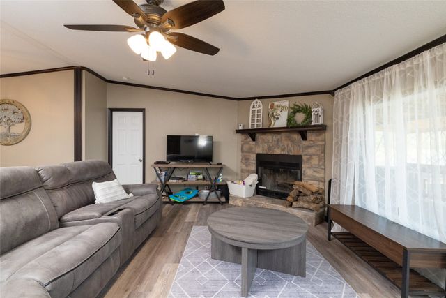 140 Meadow Pond Court, Runaway Bay, TX 76426