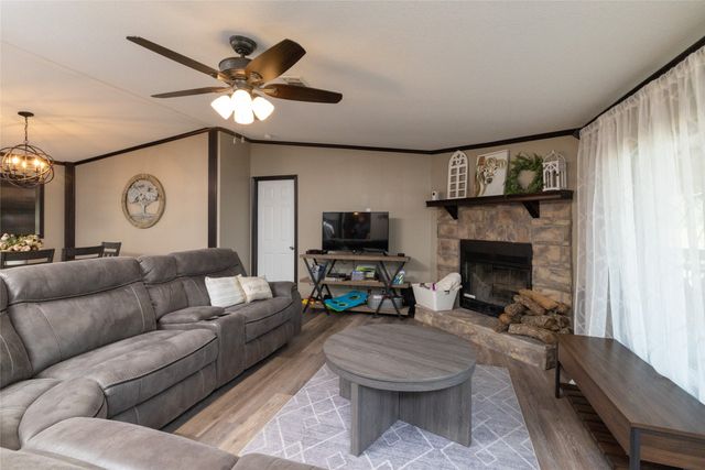 140 Meadow Pond Court, Runaway Bay, TX 76426