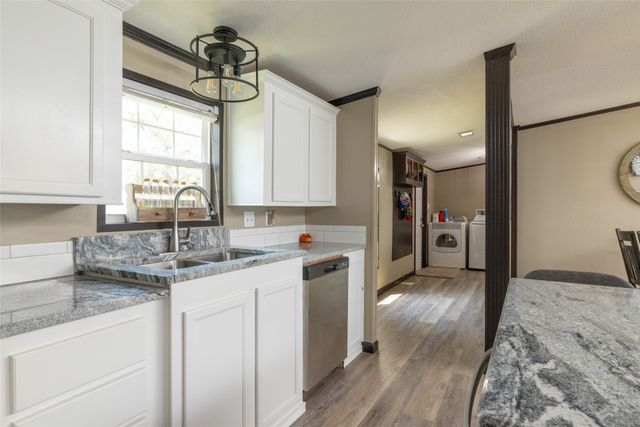 140 Meadow Pond Court, Runaway Bay, TX 76426