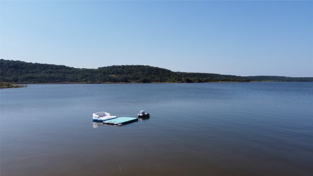 140 Meadow Pond Court, Runaway Bay, TX 76426