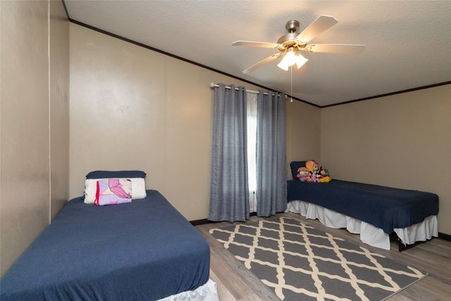 140 Meadow Pond Court, Runaway Bay, TX 76426