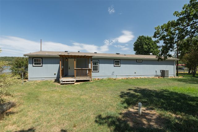 140 Meadow Pond Court, Runaway Bay, TX 76426