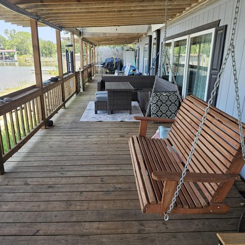 140 Meadow Pond Court, Runaway Bay, TX 76426