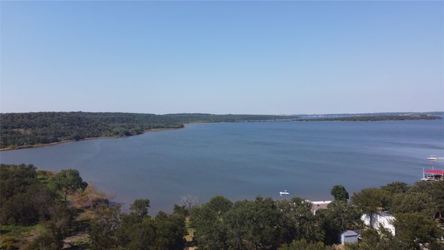 140 Meadow Pond Court, Runaway Bay, TX 76426