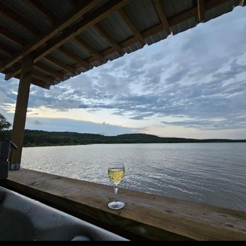 140 Meadow Pond Court, Runaway Bay, TX 76426