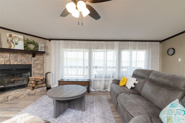 140 Meadow Pond Court, Runaway Bay, TX 76426