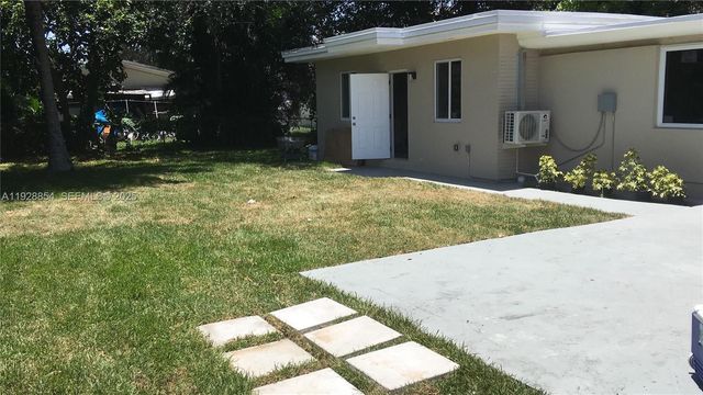 32 NE 169th St 3, North Miami Beach, FL 33162