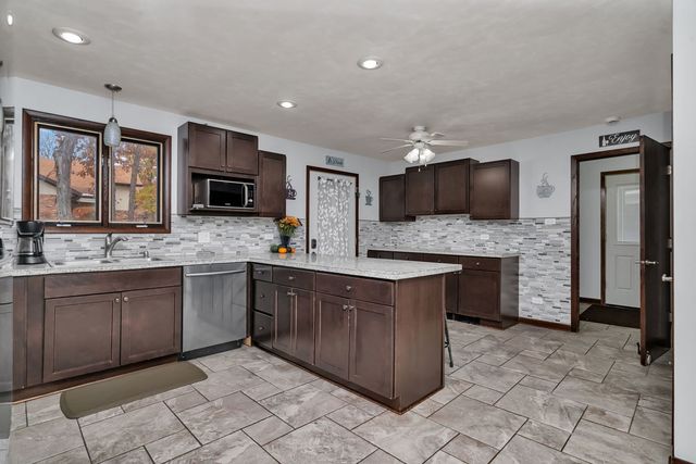 24556 W Lancelot Lane, Shorewood, IL 60404