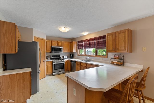 668 Oakcrest Drive, Wadsworth, OH 44281
