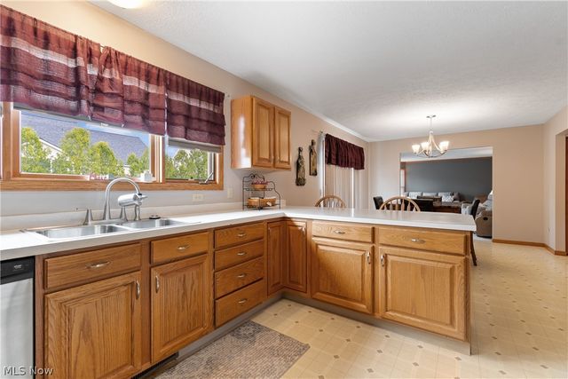 668 Oakcrest Drive, Wadsworth, OH 44281