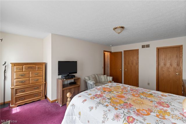 668 Oakcrest Drive, Wadsworth, OH 44281